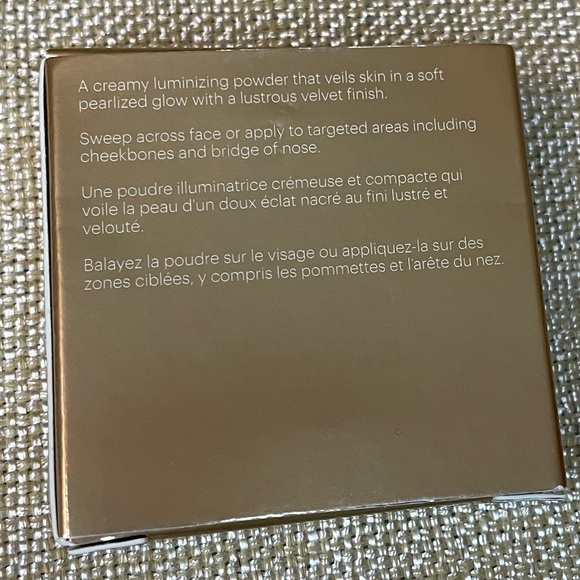 NIB Becca Shimmering Skin Perfector Pressed highlighter 
CHAMPAGNE POP mini size - Picture 9 of 10